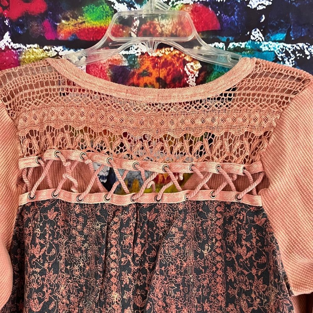 Gimmicks by BKE Waffle Print Mixed Media Boho Crochet Top Shirt Blouse XL - Picture 4 of 8